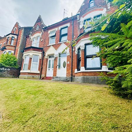 ホテル Am Victorian House ルートン エクステリア 写真